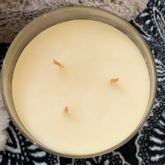 Bath and body works merry cookie candle - Picture 2 of 3